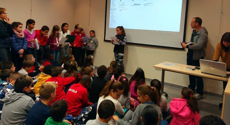 L'alcalde de Linyola Àlex Mases es reuneix amb els escolars