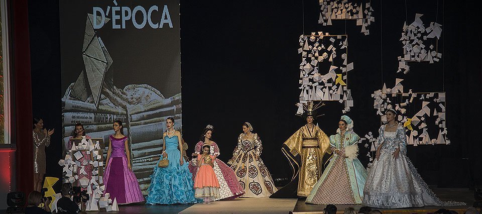 Vestits participants en l'edició del 2017 dels Vestits de Paper de Mollerussa