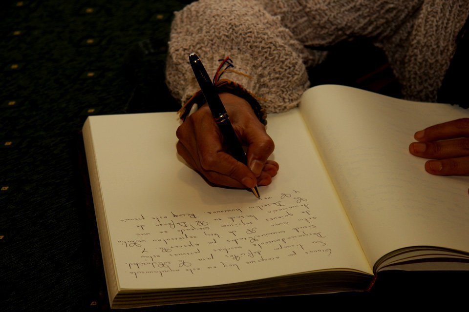 Helena Maleno i el seu missatge en el llibre d'honor de Mollerussa