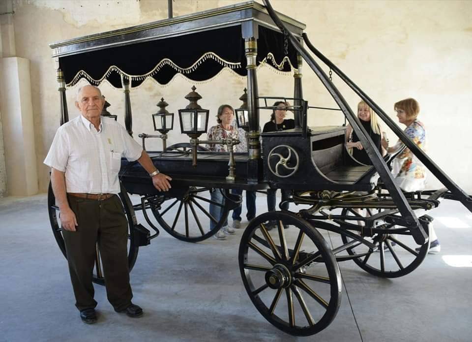 El carro funerari restaurat per l'Ajuntament de Linyola