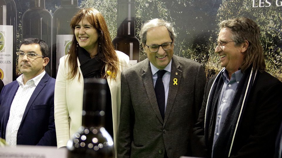 Imatge del president Quim Torra i la consellera de Cultura, Laura Borràs amb el president de la DO Garrigues, Enric Dalmau dins l'estand de la Fira de l'Oli. El 19 de Gener de 2019. (Horitzontal)