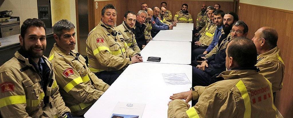 Pla general on es pot veure un moment de l'assemblea de Bombers voluntaris de Lleida al parc d'Agramunt, el 21 de gener de 2019. (Horitzontal)