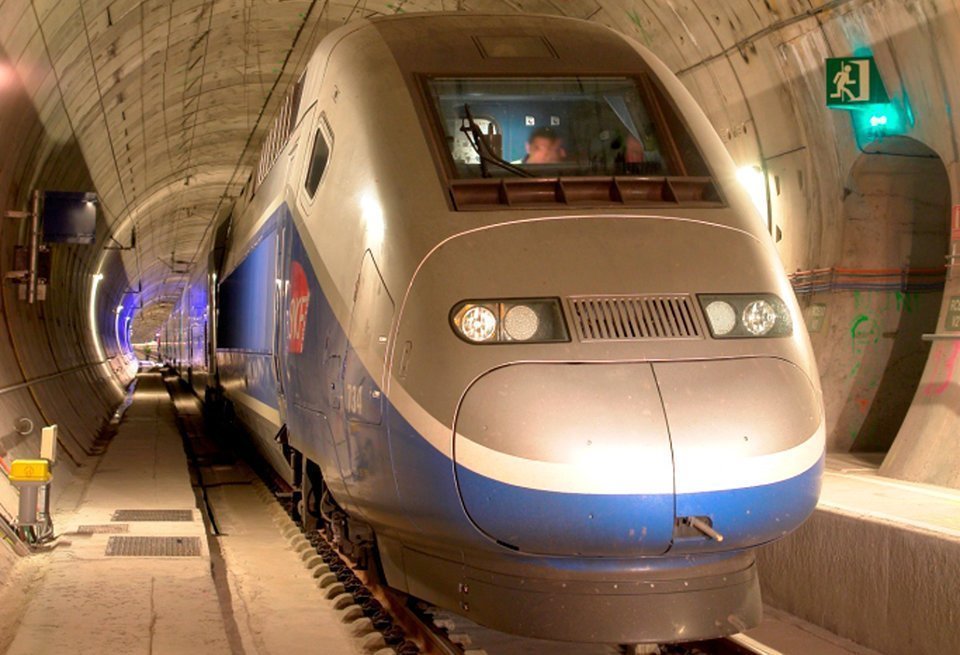 Tram transfronterer de l'AVE i el túnel del Pertús.