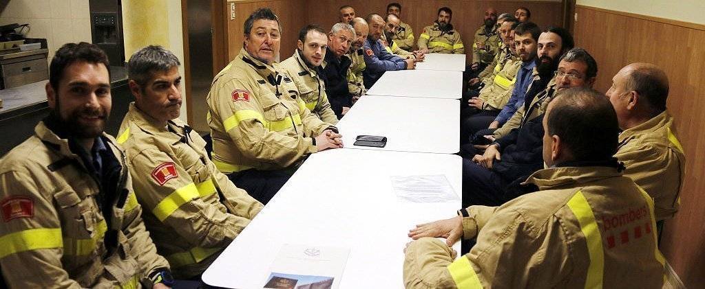 Pla general on es pot veure un moment de l'assemblea de Bombers voluntaris de Lleida al parc d'Agramunt, el 21 de gener de 2019. (Horitzontal)