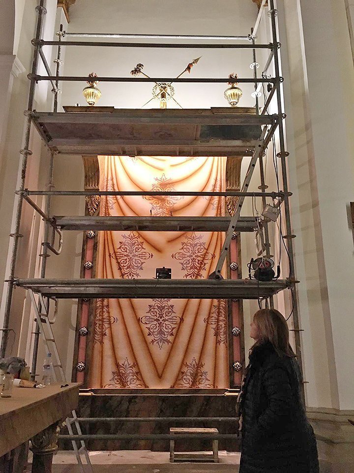 L'alcaldessa Rosa Pujol, visita les obres de l'Altar del Sant Crist