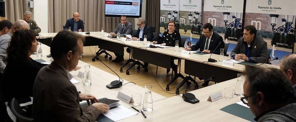 La reunió d'alcaldes de Ponent afectats per l'R12 a la Diputació