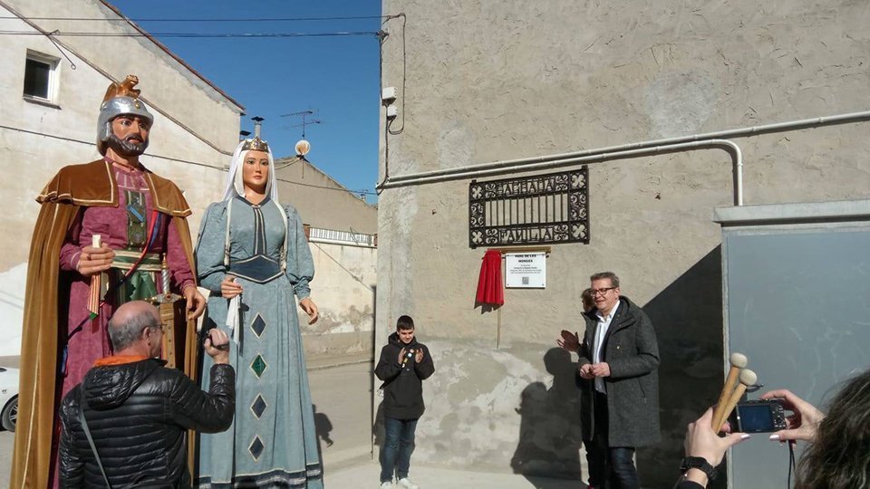 L'alcalde de Bellvís Joan Talarn descobreix la placa commemorativa del Parc de les Monges