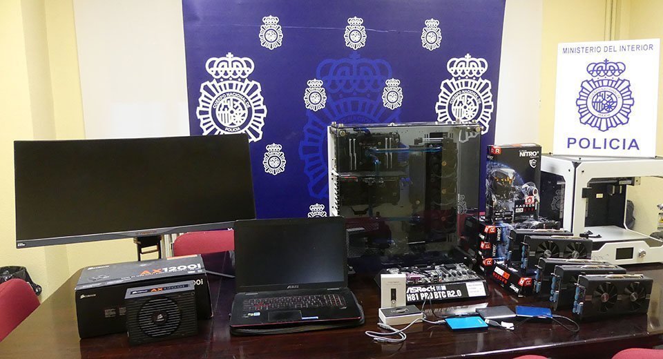 Els aparells tecnològics localitzats per la Policia en els escorcolls