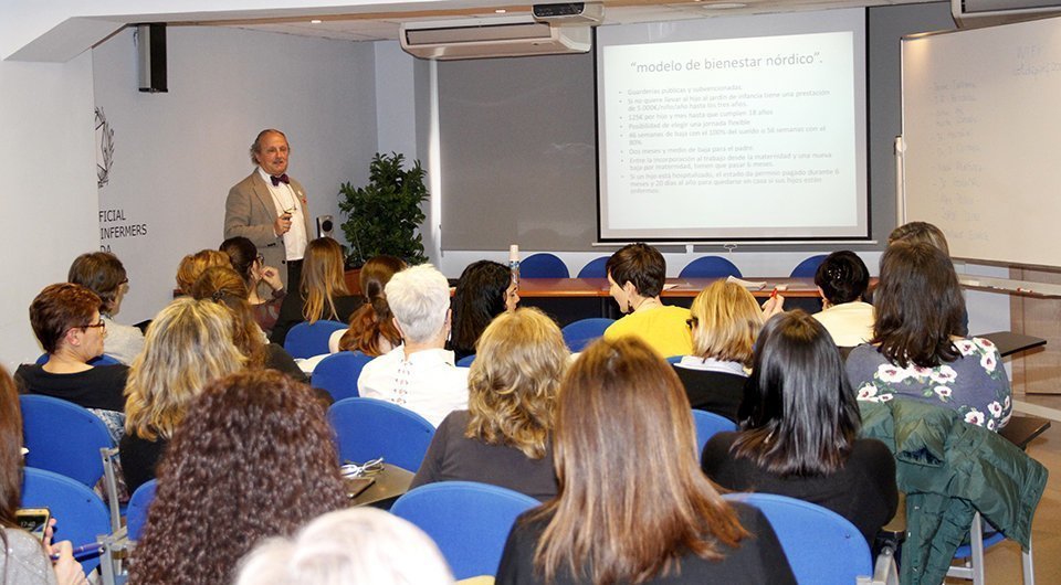 Participantsb en el curs sobre Infertilitat que les Llevadores del Col·legi Oficial d'Infermeres i Infermers