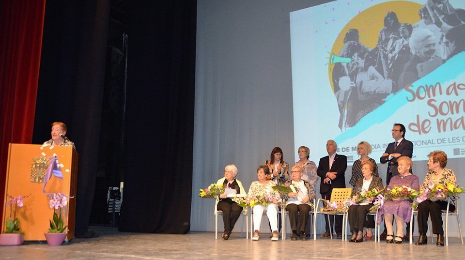 Lectura de poemes en el Dia Internacional de la Dona a Mollerussa