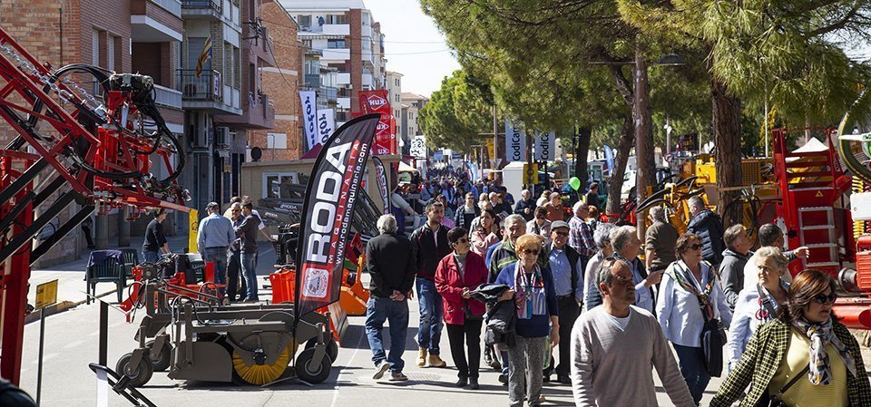 El públic visita la Fira de Sant Josep de Mollerussa