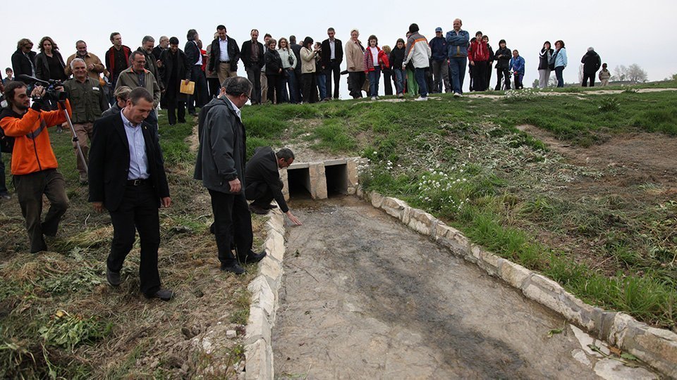 Acte del 29 de març del 2009, amb l'Estany omplert