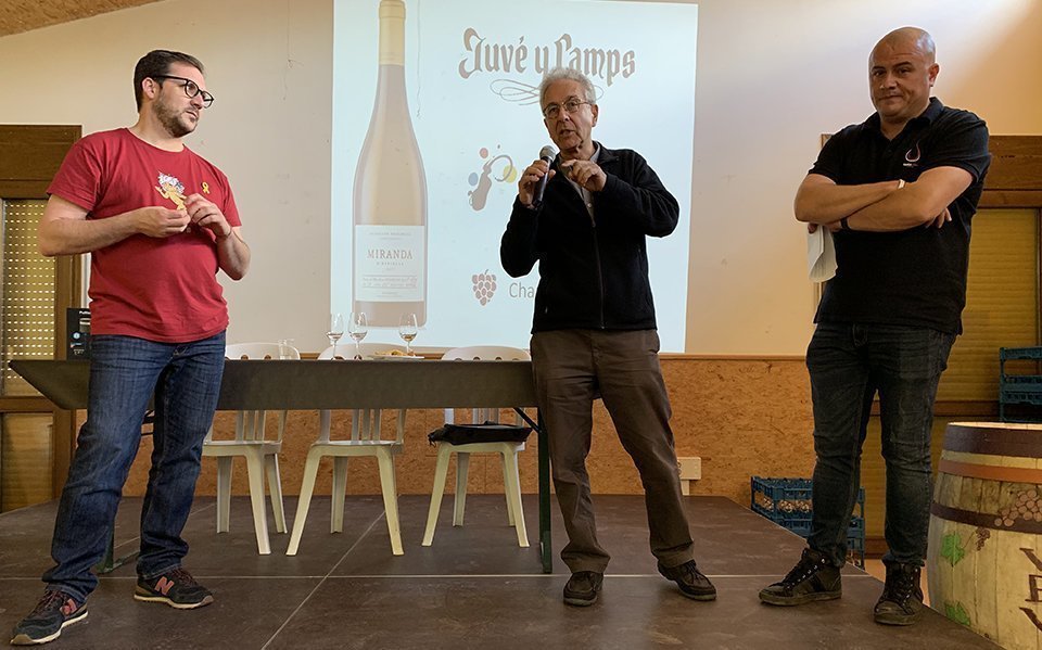 Xavi Ayala i responsables de l'Associació Tastavins de Juneda