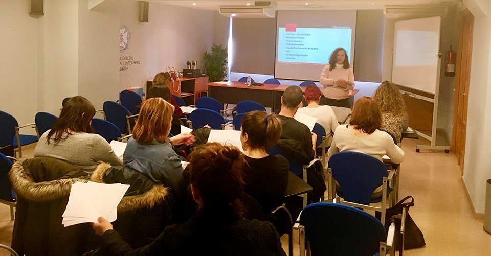 Infermeres participant en el cicle formatiu del COILL