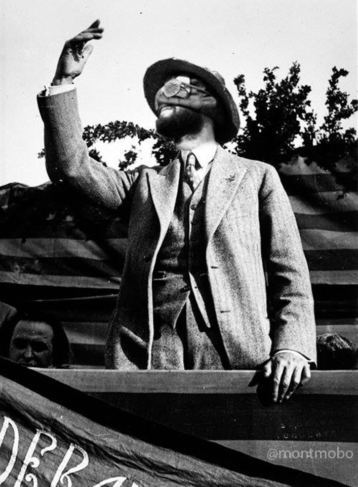 Fotomuntatge del Sr. Postu imitant el gest de Francesc Macià.