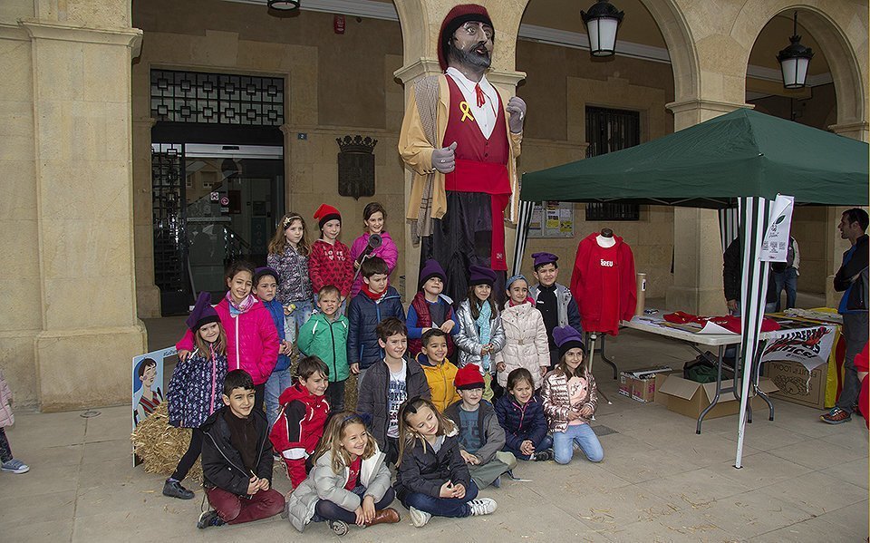 Els petits volen conèixer el llibre de Lo Parrot del casal Popular l'Arreu