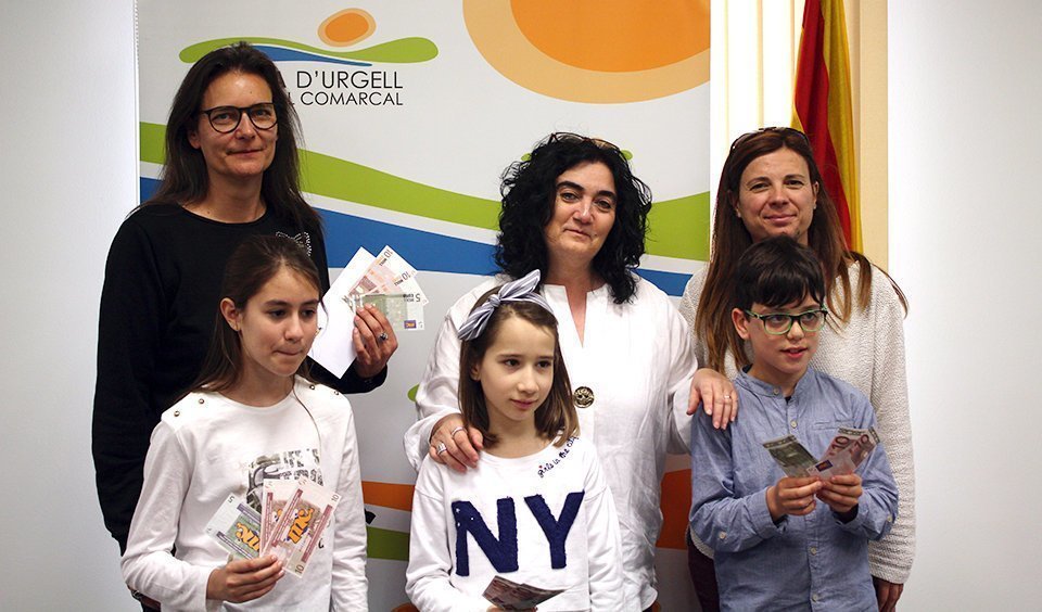 Lliuramet del premi de la gimcana lingüística pels comerços de Mollerussa 1