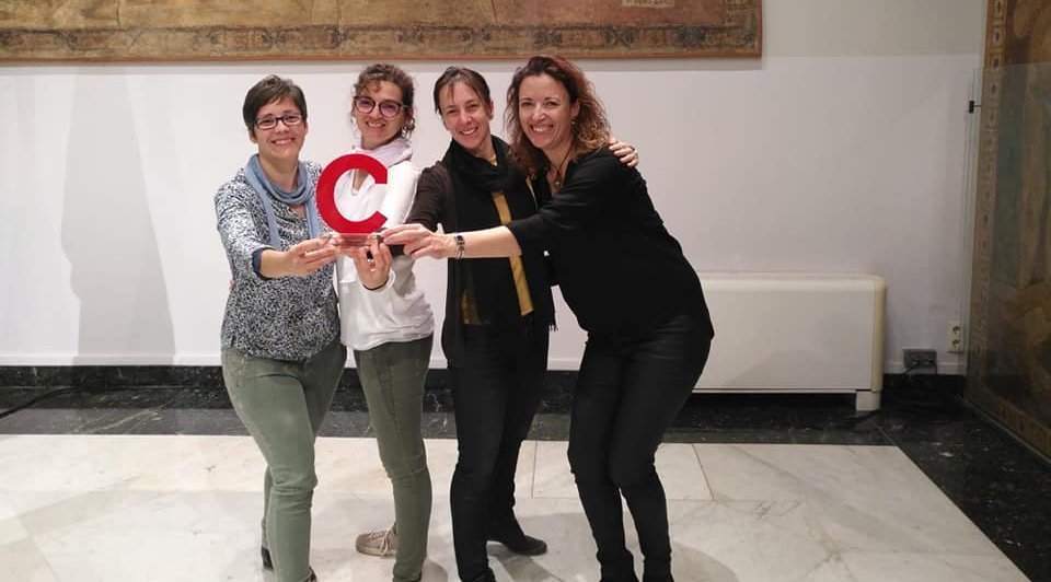 Fotografies del Cor Euridice amb el premi a la Innovació.