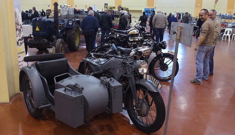 Públic recorrent el recinte d'Expoclàssic de Mollerussa