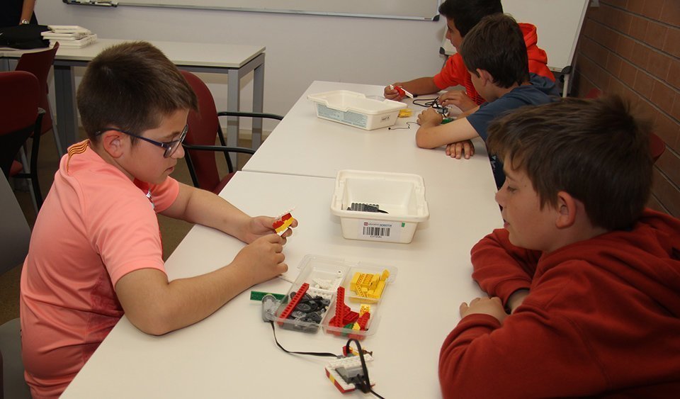 Aula de robòtica en la Jornada de Transformació Digital a Bell-lloc 1