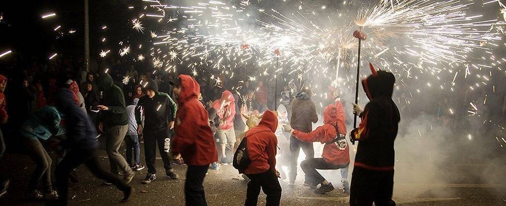 Diables AFR Mollerussa encenen la metxa de la Festa Major