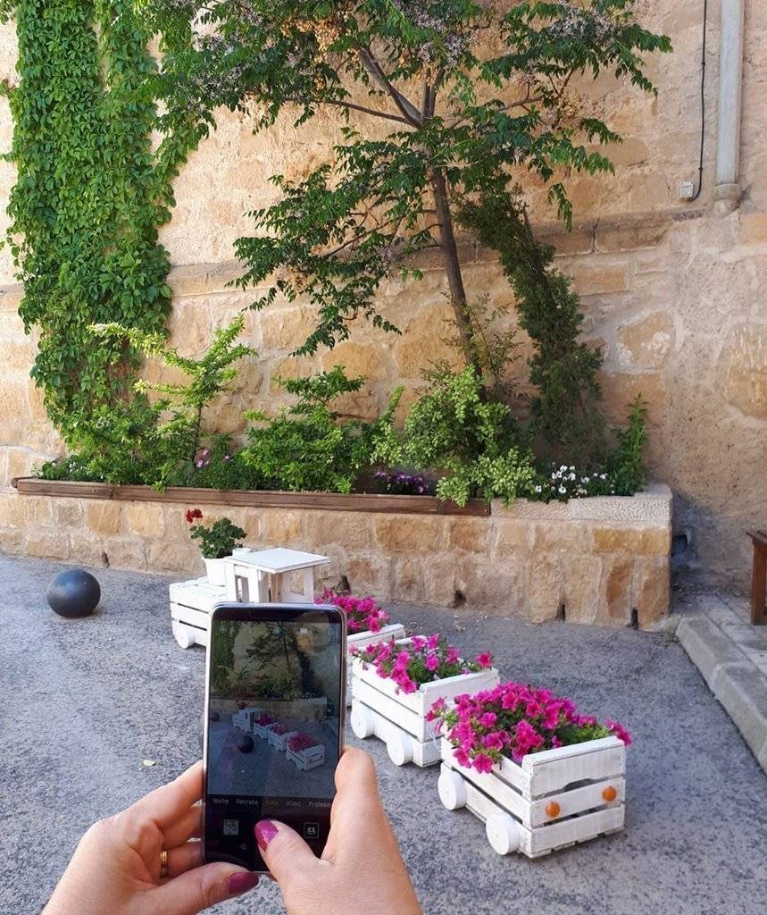 Instagramers surten a la cacera de la instantània a Cervià de les Garrigues 1