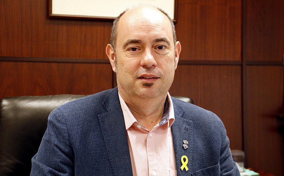 Jordi Ignasi Vidal (ERC), al seu despatx d'alcaldia, a l'Ajuntament de Balaguer. Imatge de l'abril de 2019. (Horitzontal)