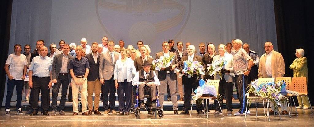 El homenatjats en l'acte del Centenari del CFJ Mollerussa