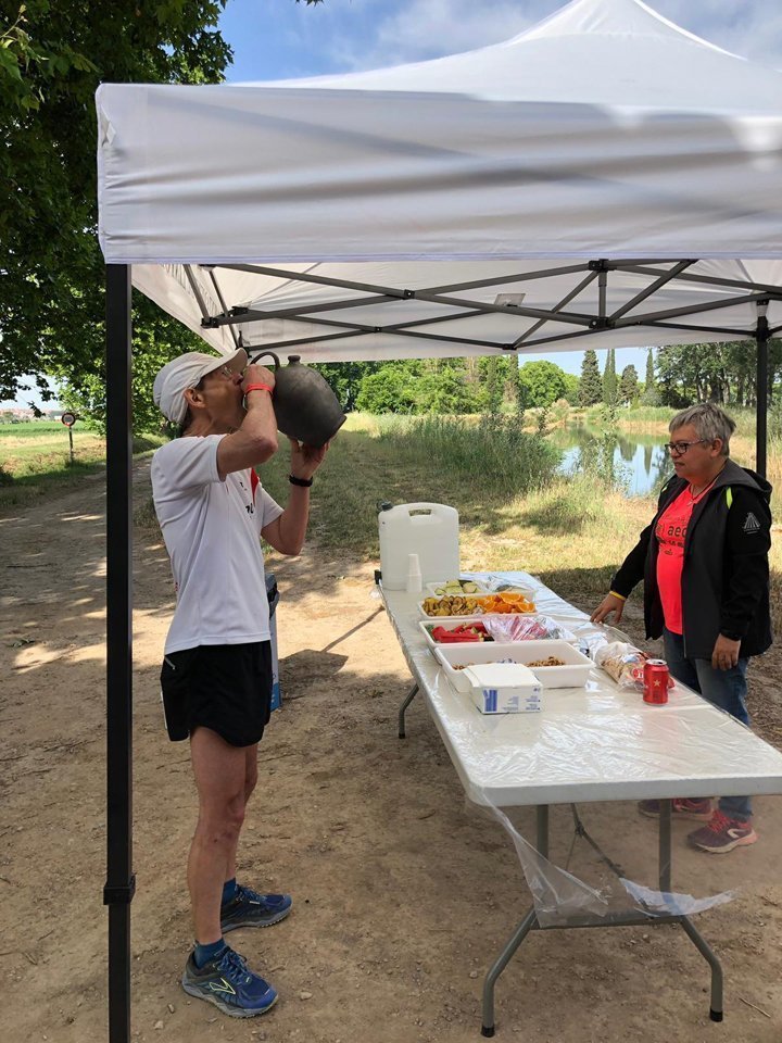 Un punt d'avituallament en la Marxa Mascançà