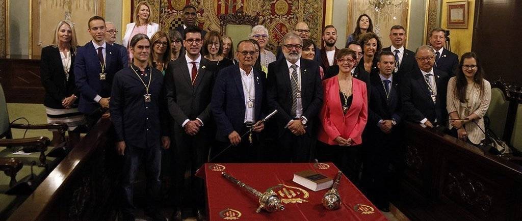 La nova corporació municipal de la Paeria de Lleida amb el nou alcalde republicà, Miquel Pueyo