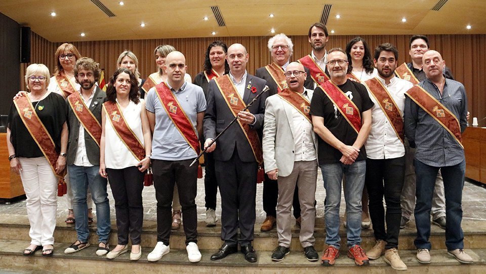 L'alcalde i dels regidors de l'Ajuntament de Balaguer, després del ple de constitució de la nova Paeria