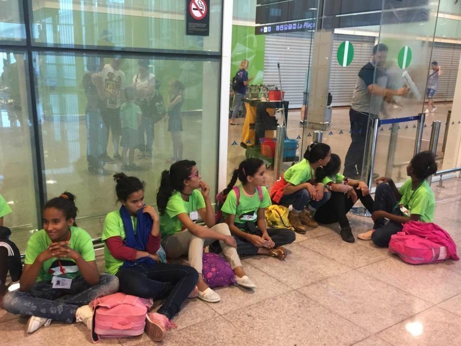 Alguns dels infants saharauís arribats a l'aeroport del Prat de Barcelona - Sàhara Ponent