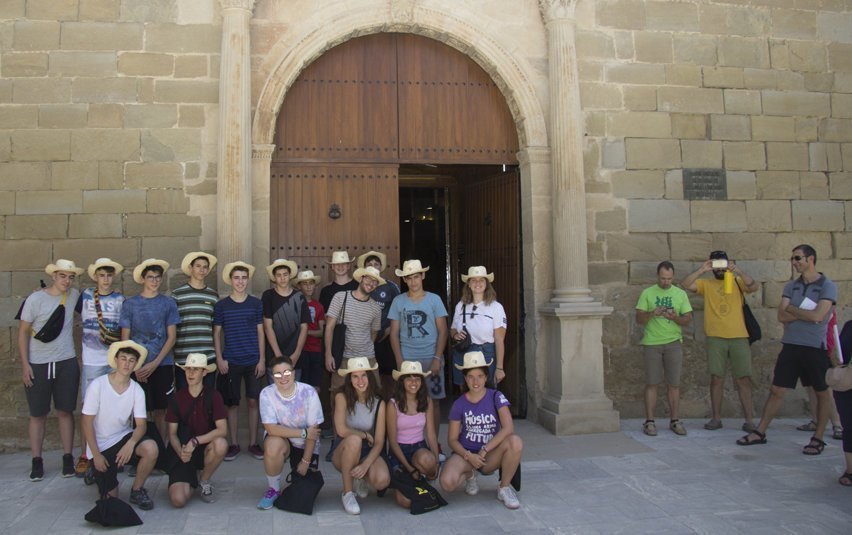 Visita del joves a l'esglèsia de Santa Maria de Linyola