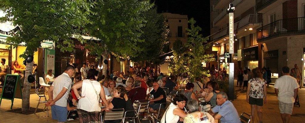 El centre de Mollerussa es rendeix a la gran nit comercial