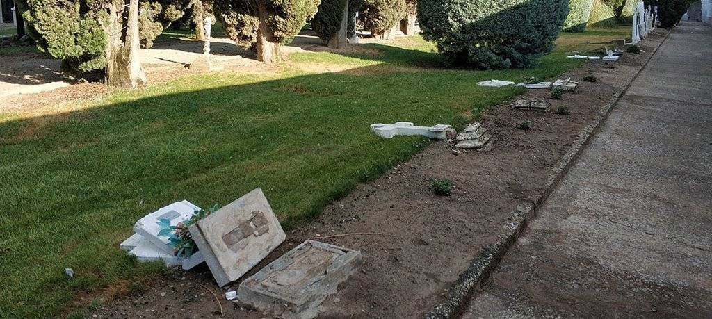 Les creus malmeses en el cementiri del Palau d'Anglesola