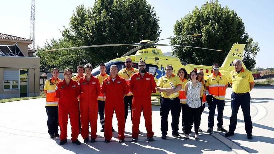 Efectius del SEM a l'heliport del Parc de Bombers de Lleida