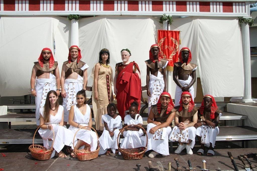 Cleòpatra, Juli Cèsar i el seu seguici