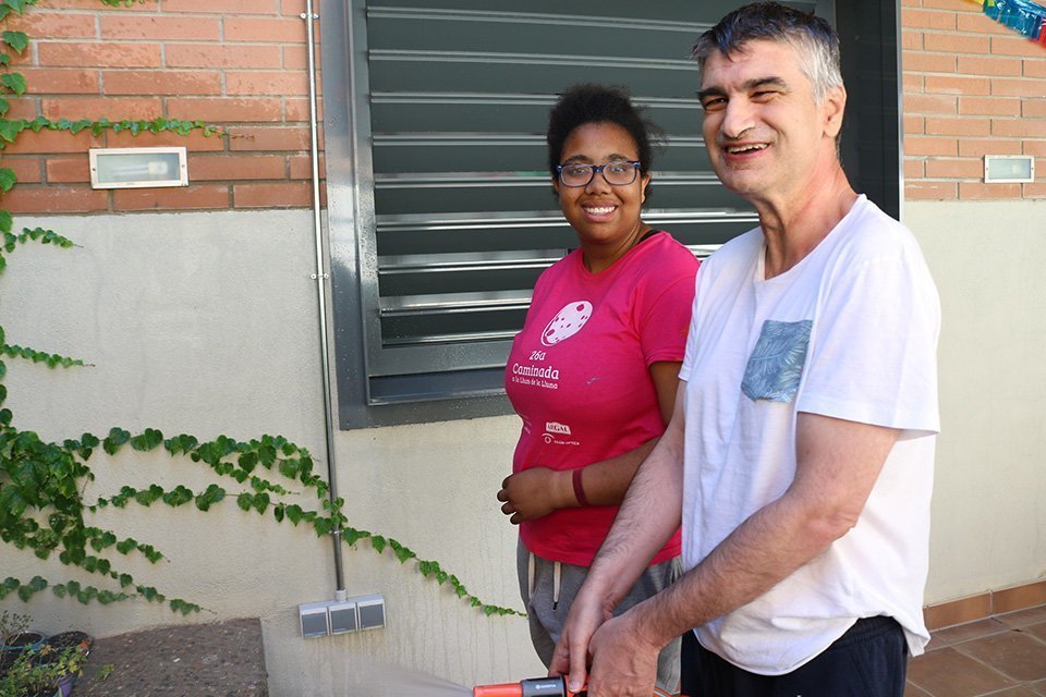 Voluntaris i usuaris comparteixen exteriència a ACUDAM