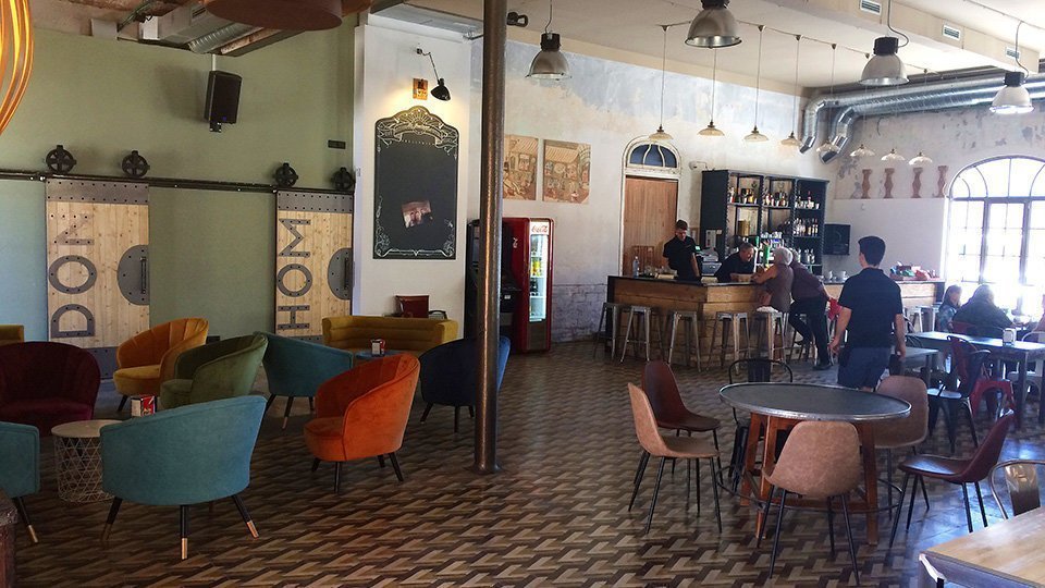 L'interiorisme respectuós amb l'origen de l'antic local de La Fontana de Bellpuig