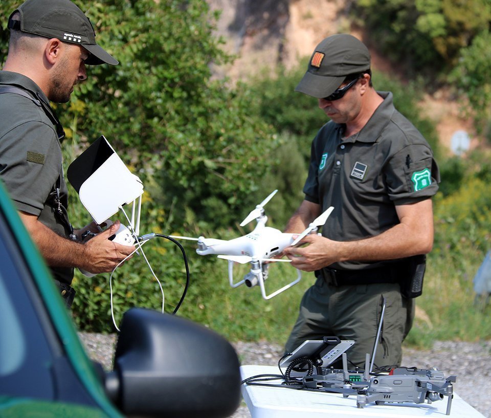Els agents amb els diferents models de dron que utilitzaran