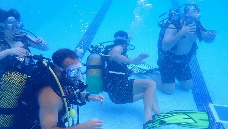 El tast de busseig a les piscines d'Almenar - Laia Manonelles El tast de busseig a les piscines d'Almenar - Laia Manonelles