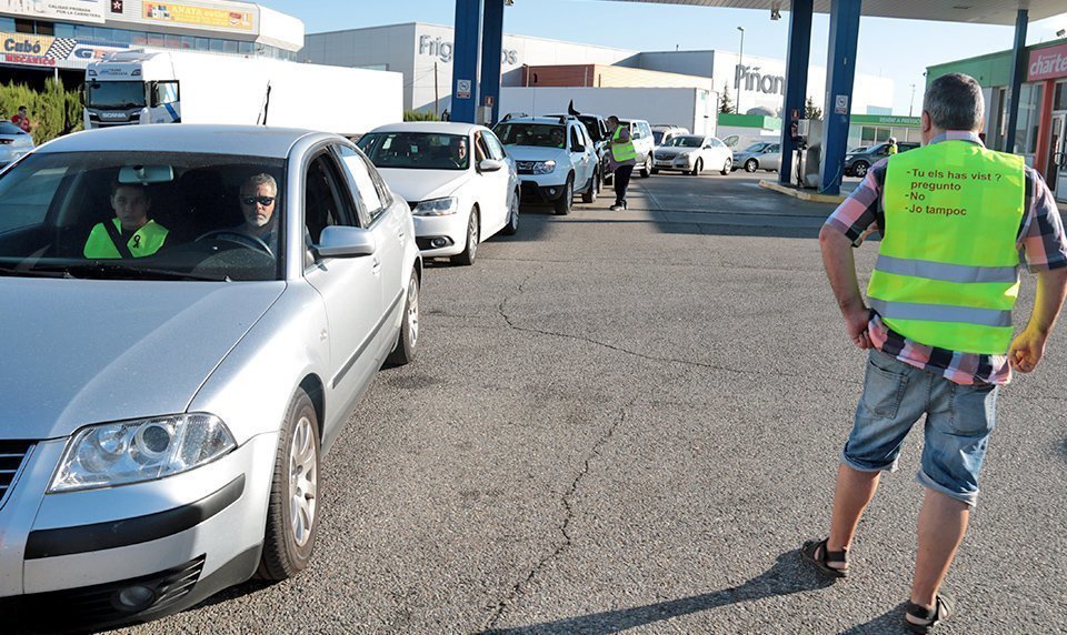 Vehicles participants abans d'iniciar la marxa lenta