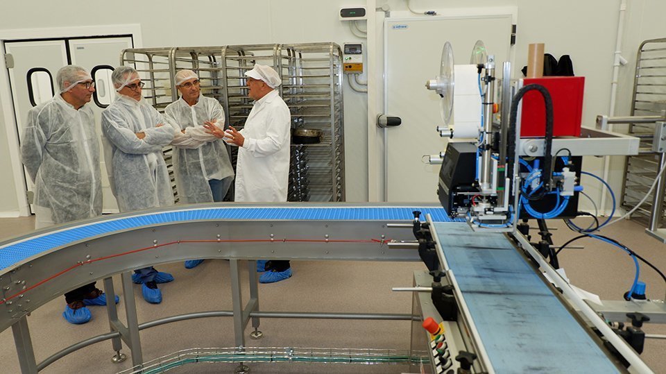 Ramon Barri, en la visita a les instal·lacions de Teresa Carles