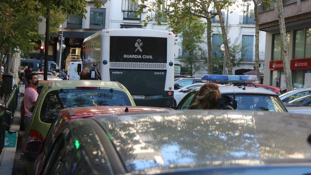 Sortida de l'autocar de la Guàrdia Civil de l'Audiència Nacional amb els set CDR acusats de terrorisme direcció cap a Soto del Real - ACN