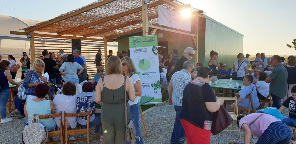 Visita de public i autoritats a les instal·lacions d'Espirulina-Bio a Almenar