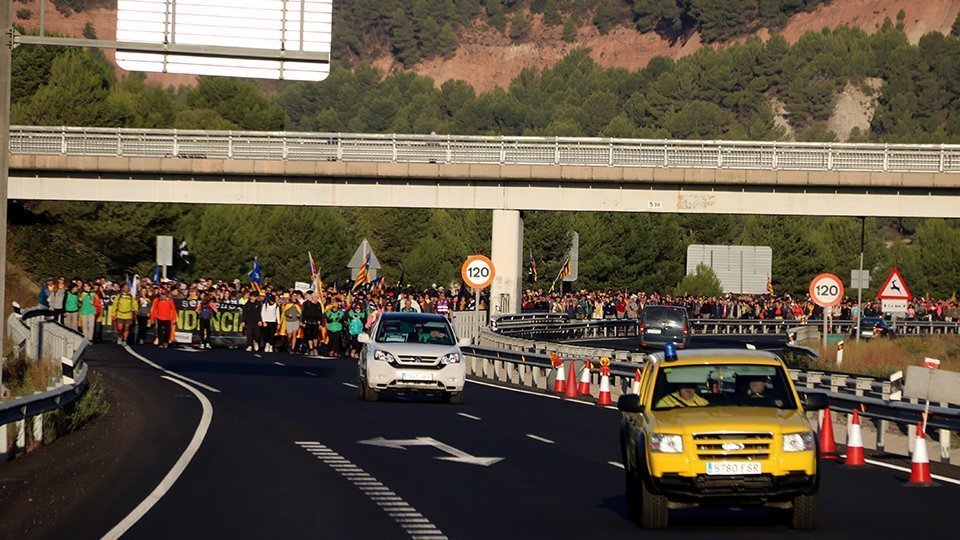 La Marxa per la Llibertat al seu pas per l'A-2, a Igualada