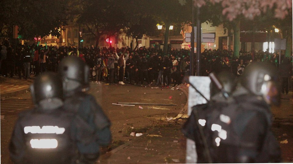 Radicals s'enfronten amb els cossos policials 18 octubre a Lleida