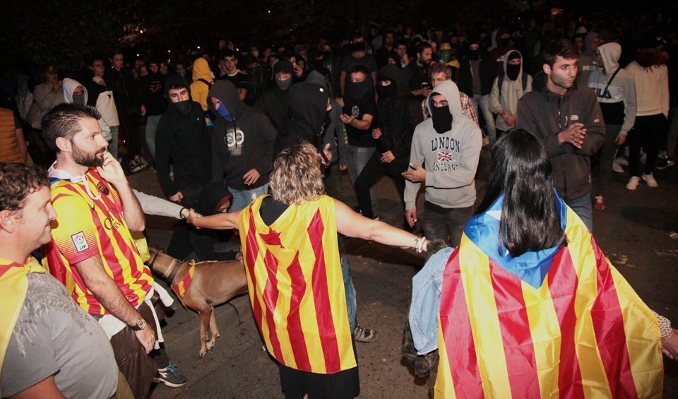 Radicals s'enfronten amb els cossos policials 18 octubre a Lleida