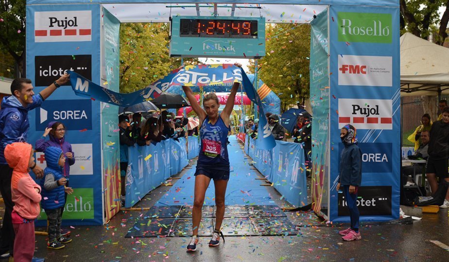 Arribada d'Eva Ribalta en la Mitja Marató de Mollerussa