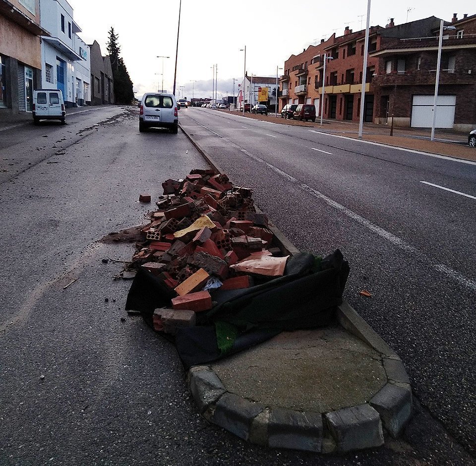Efectes de la llevantada viscuda a les Borges, la matinada de dimarts a dimecres4